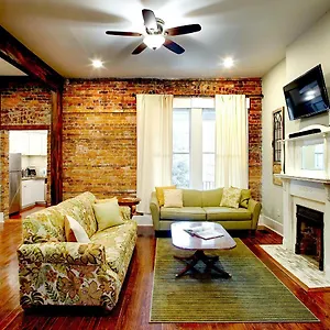 Newly Renovated Historic Townhome! Savannah